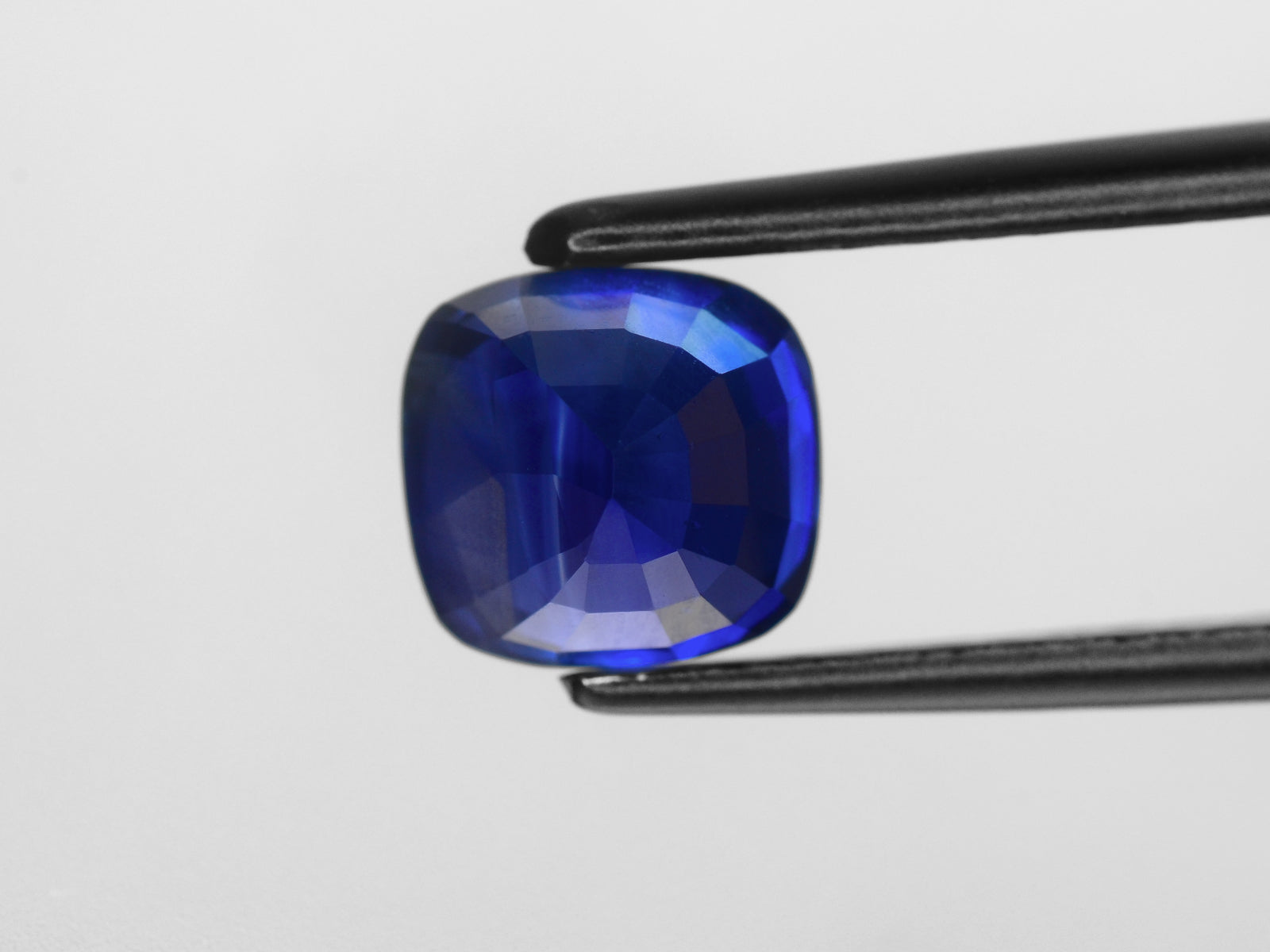 8800732-cushion-fiery-deep-royal-blue-grs-madagascar-natural-blue-sapphire-3.02-ct