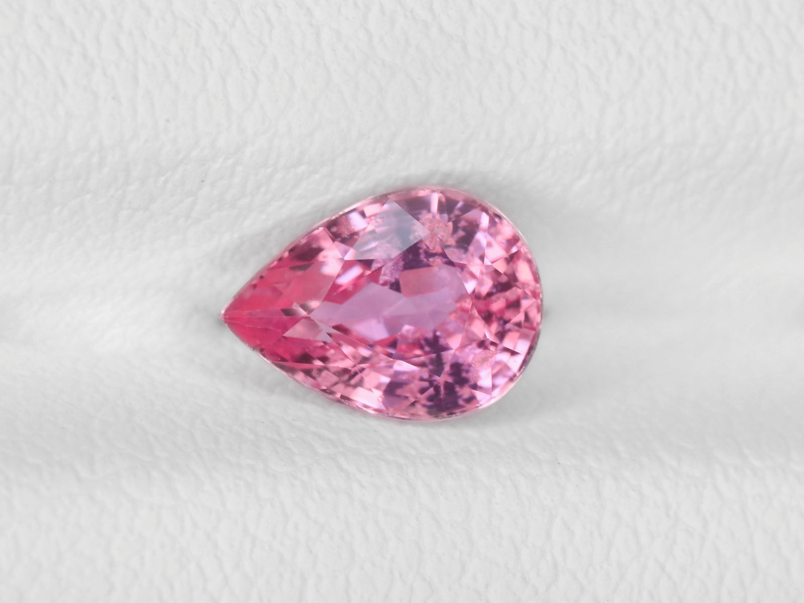 8800354-pear-vivid-pink-with-slight-orangy-hue-gia-sri-lanka-natural-padparadscha-1.02-ct