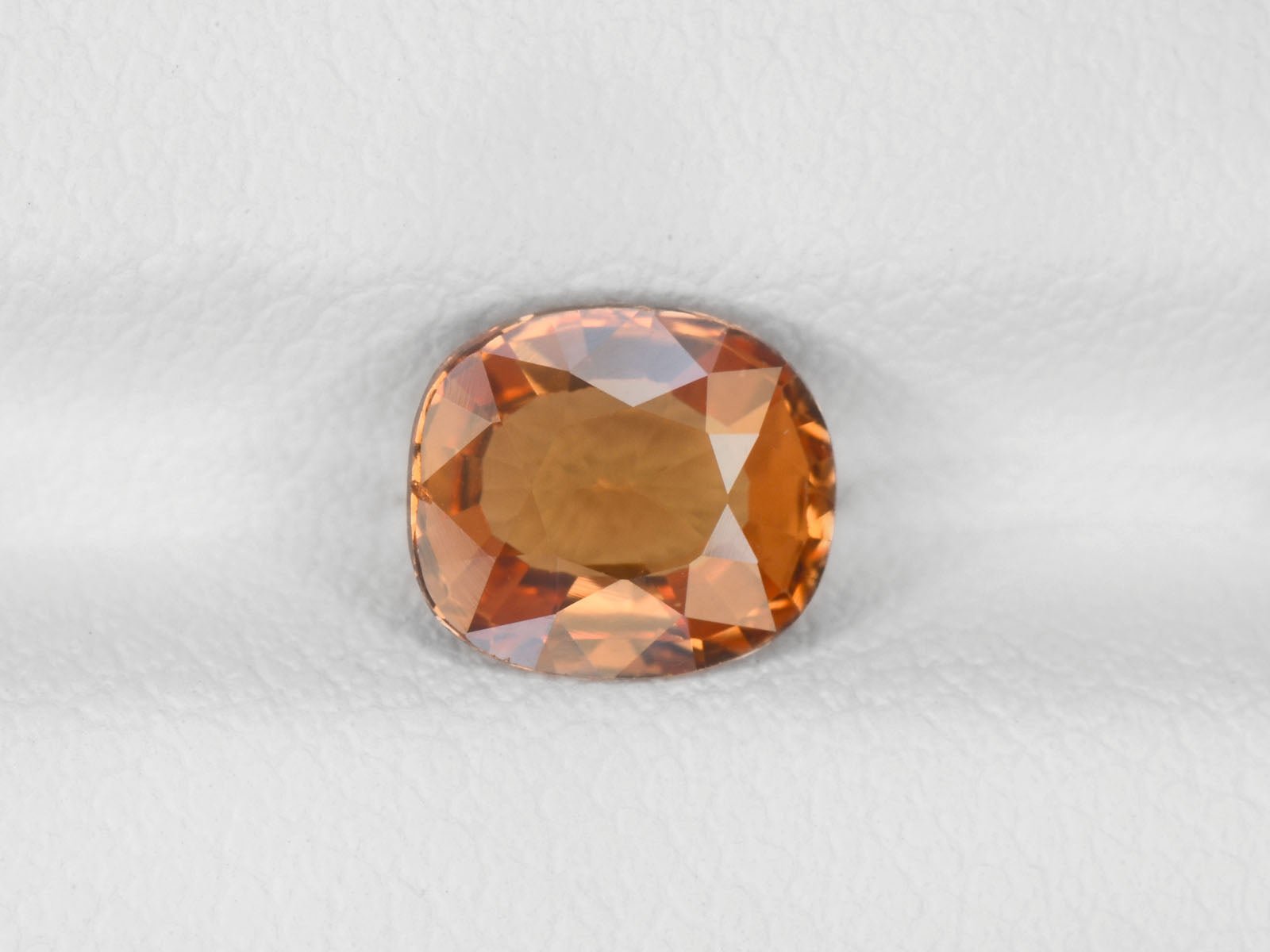 8800364-oval-deep-orange-with-pinkish-hue-grs-madagascar-natural-padparadscha-1.11-ct