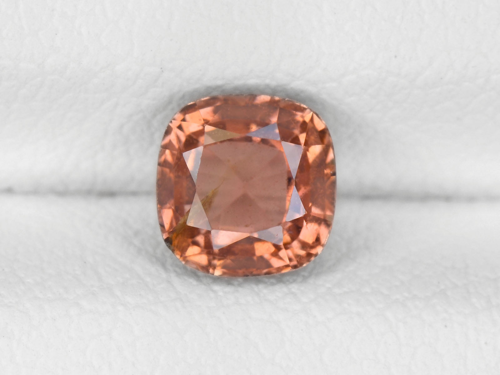 8800365-cushion-brownish-pink-orange-grs-madagascar-natural-padparadscha-1.12-ct