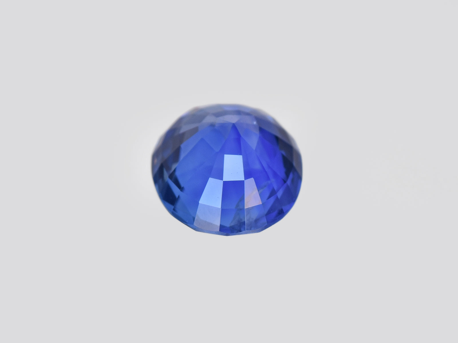 8801162-oval-lustrous-cornflower-blue-gia-madagascar-natural-blue-sapphire-3.14-ct
