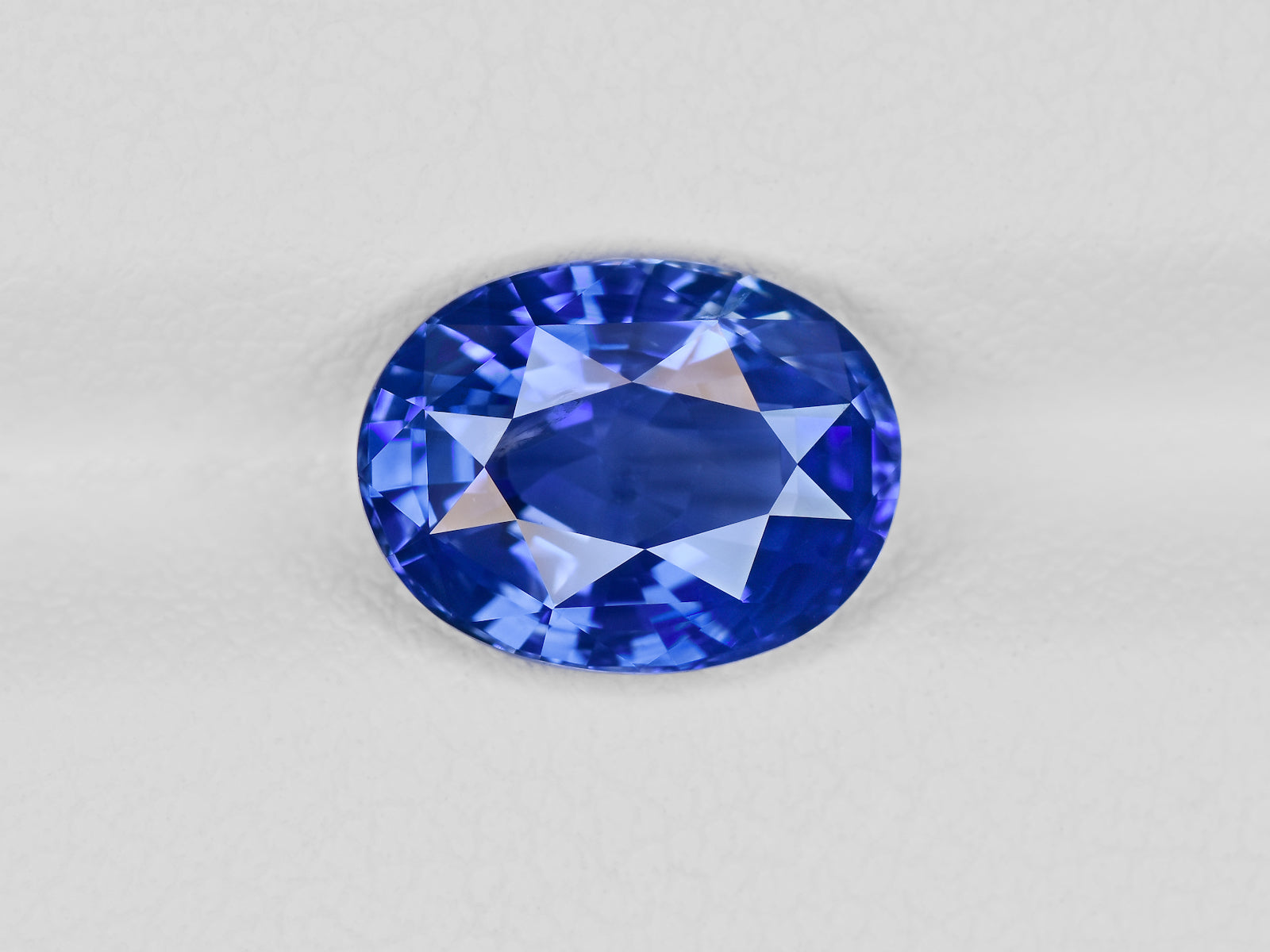 8801162-oval-lustrous-cornflower-blue-gia-madagascar-natural-blue-sapphire-3.14-ct