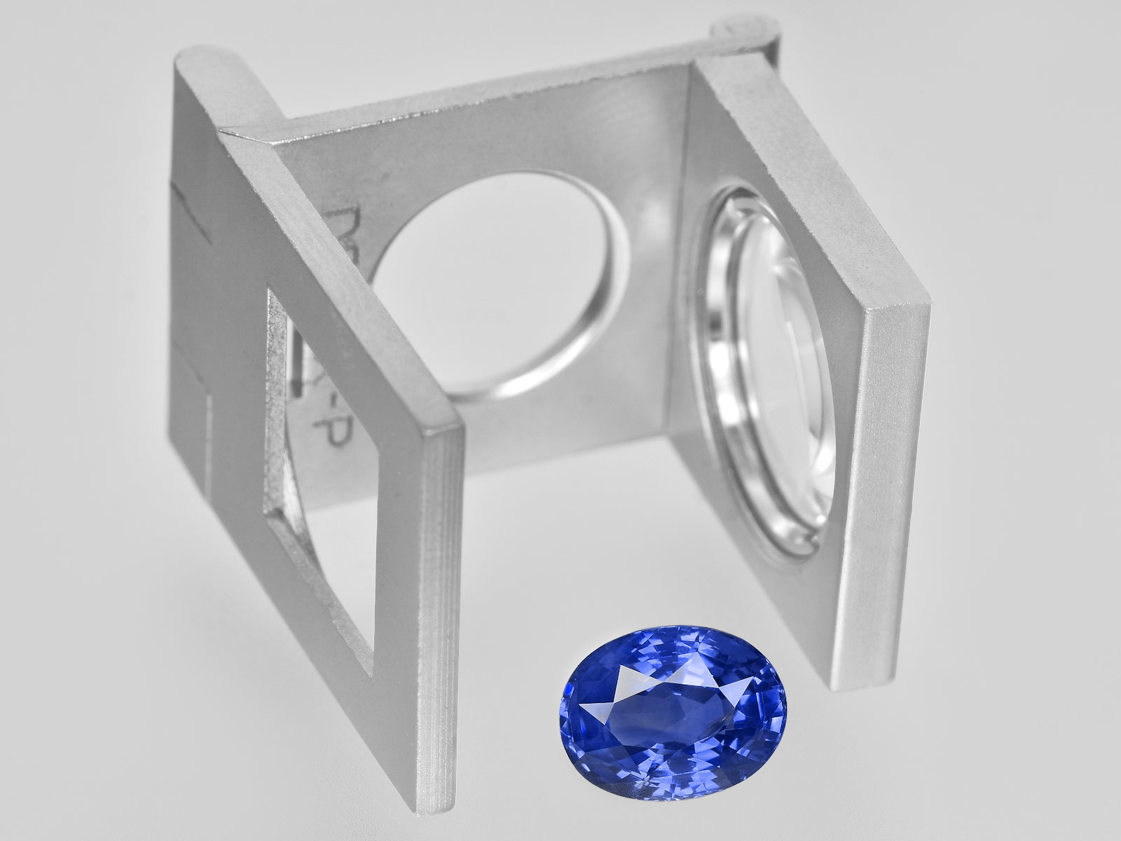 8801162-oval-lustrous-cornflower-blue-gia-madagascar-natural-blue-sapphire-3.14-ct