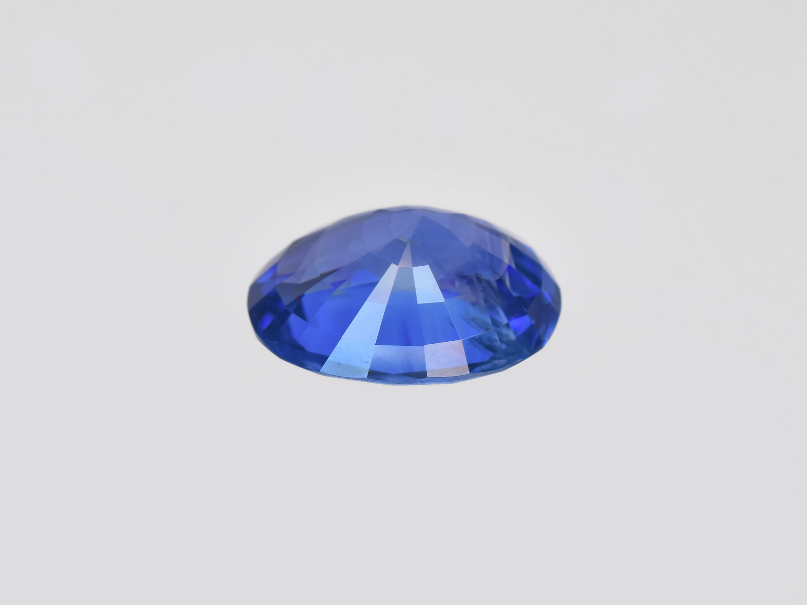 8801162-oval-lustrous-cornflower-blue-gia-madagascar-natural-blue-sapphire-3.14-ct