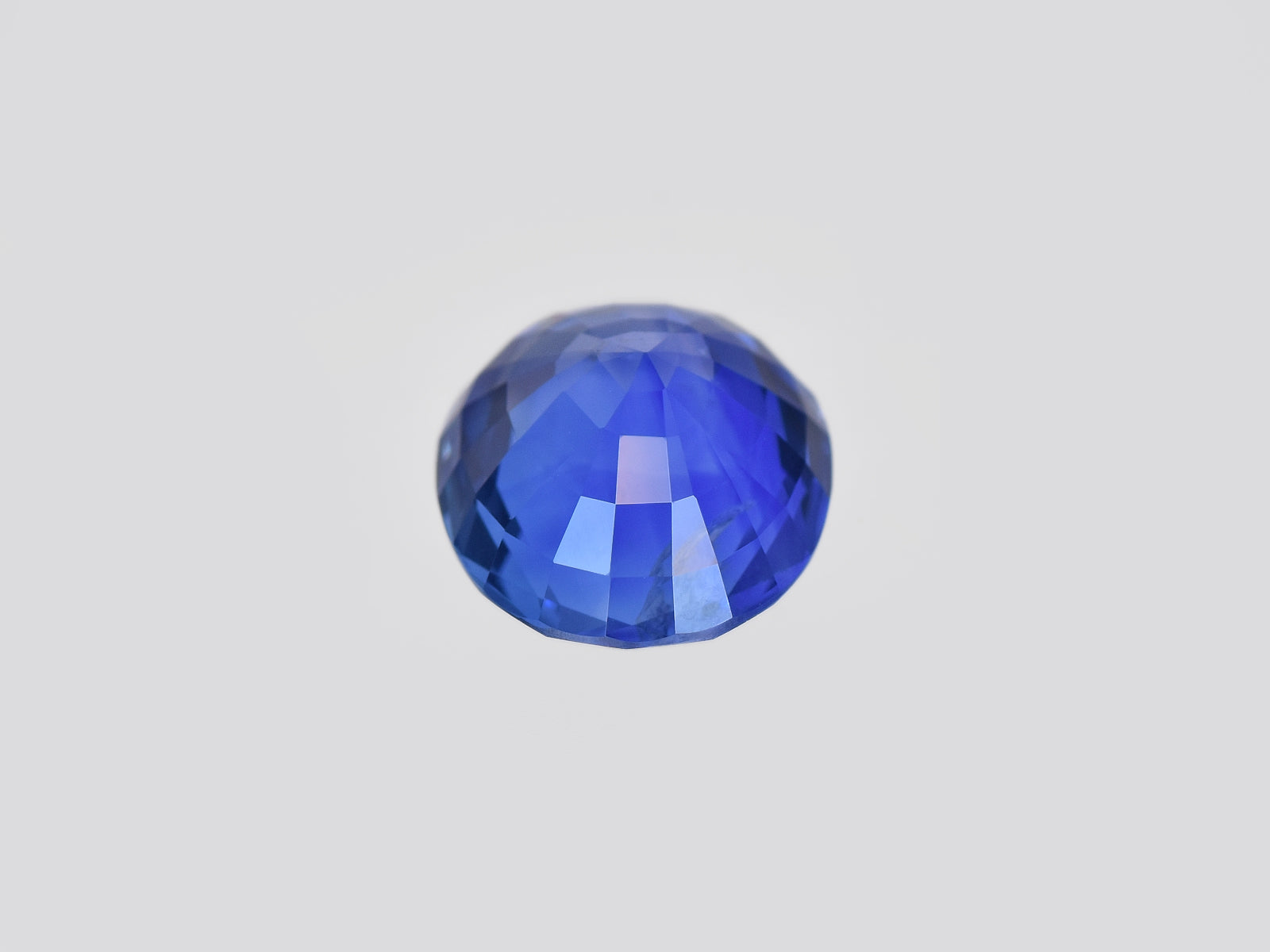 8801162-oval-lustrous-cornflower-blue-gia-madagascar-natural-blue-sapphire-3.14-ct