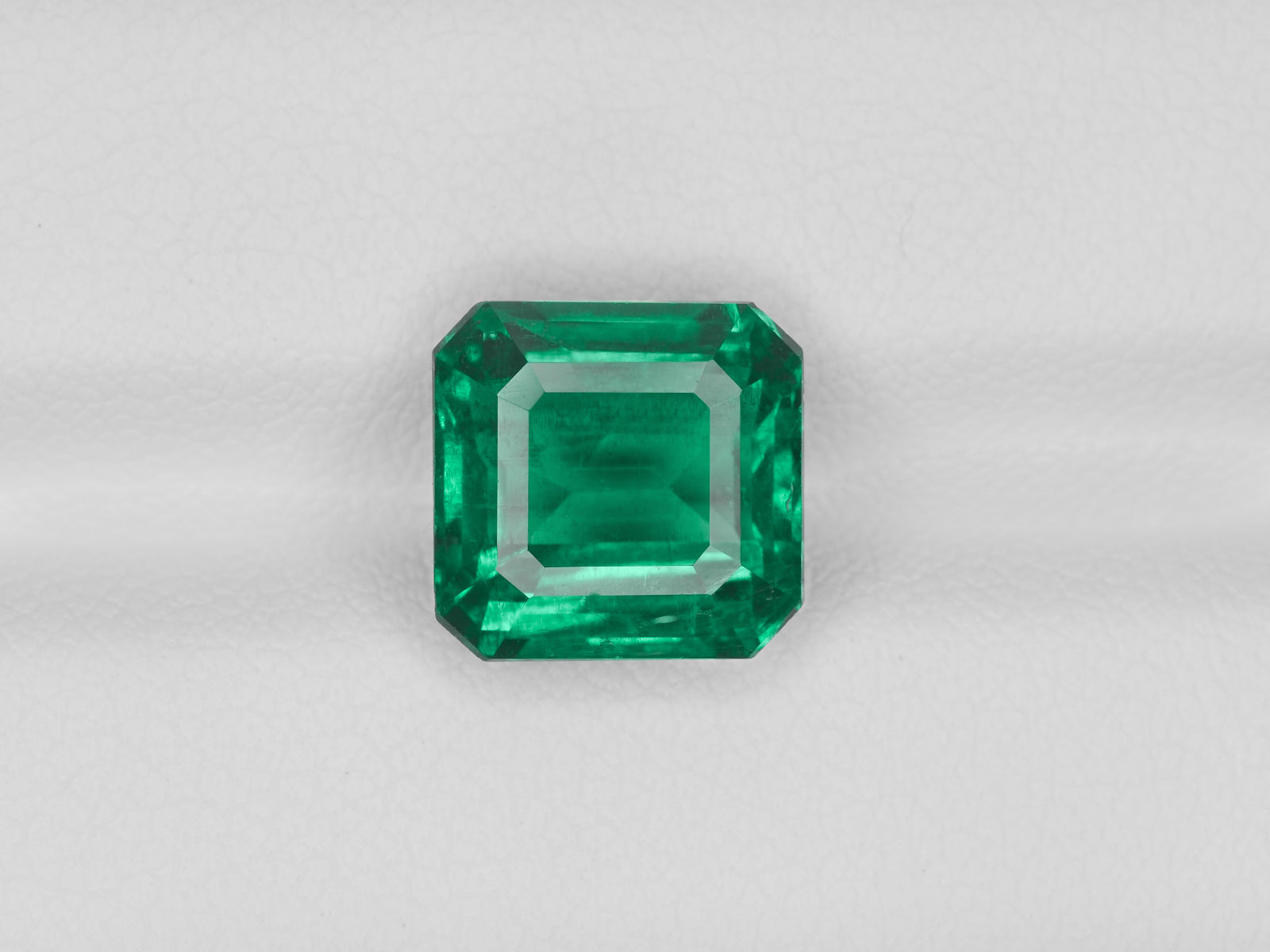 8800835-octagonal-lively-intense-green-gia-zambia-natural-emerald-4.23-ct