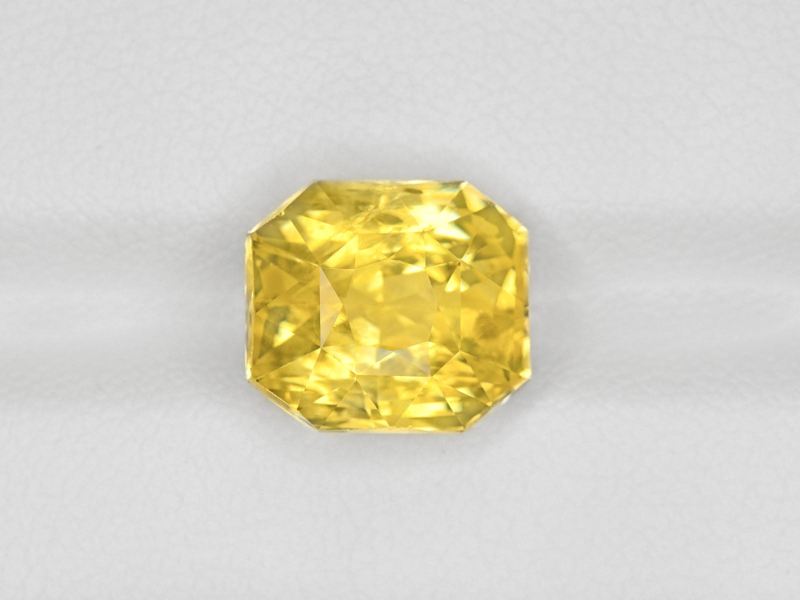 8800284-octagonal-fiery-intense-yellow-gia-sri-lanka-natural-yellow-sapphire-7.56-ct