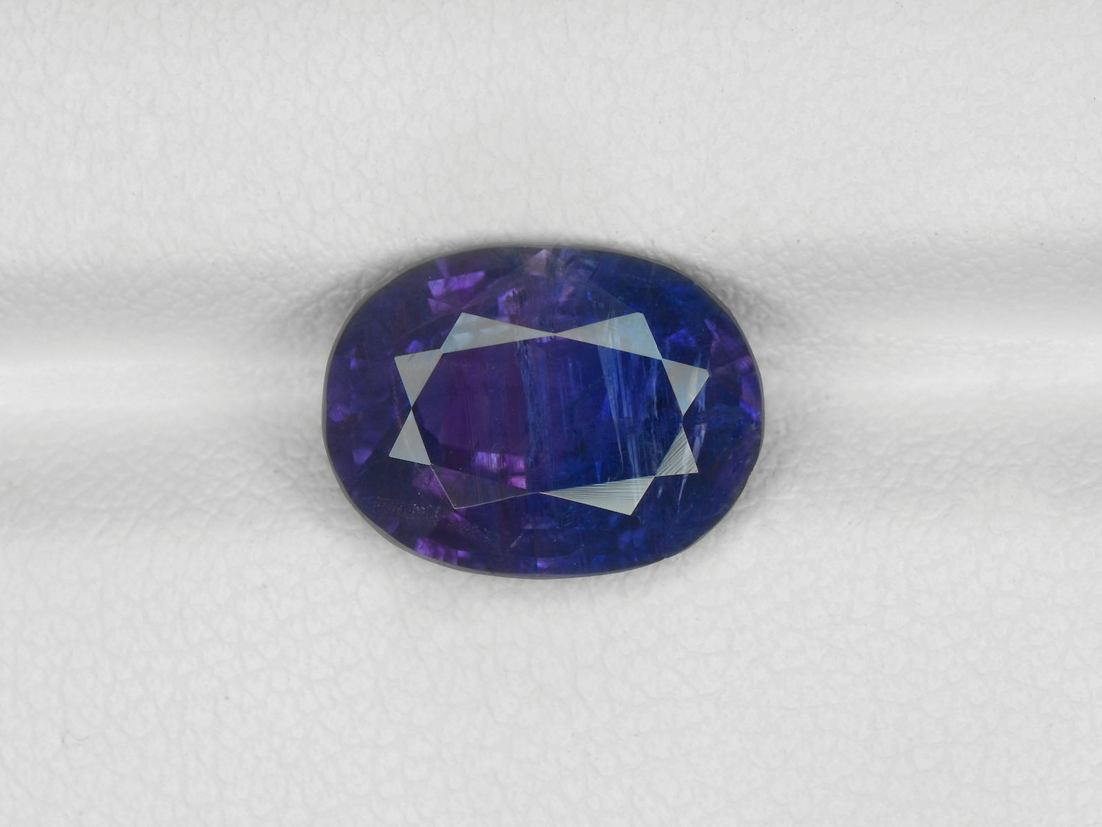 8800174-oval-intense-violetish-blue-grs-kashmir-natural-blue-sapphire-4.52-ct