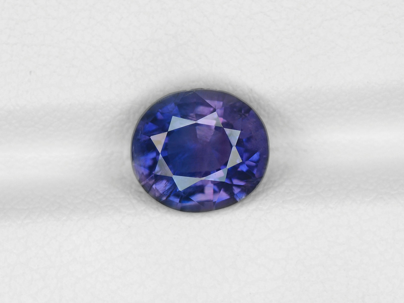 8800175-oval-lustrous-vivid-violetish-blue-grs-kashmir-natural-blue-sapphire-3.15-ct