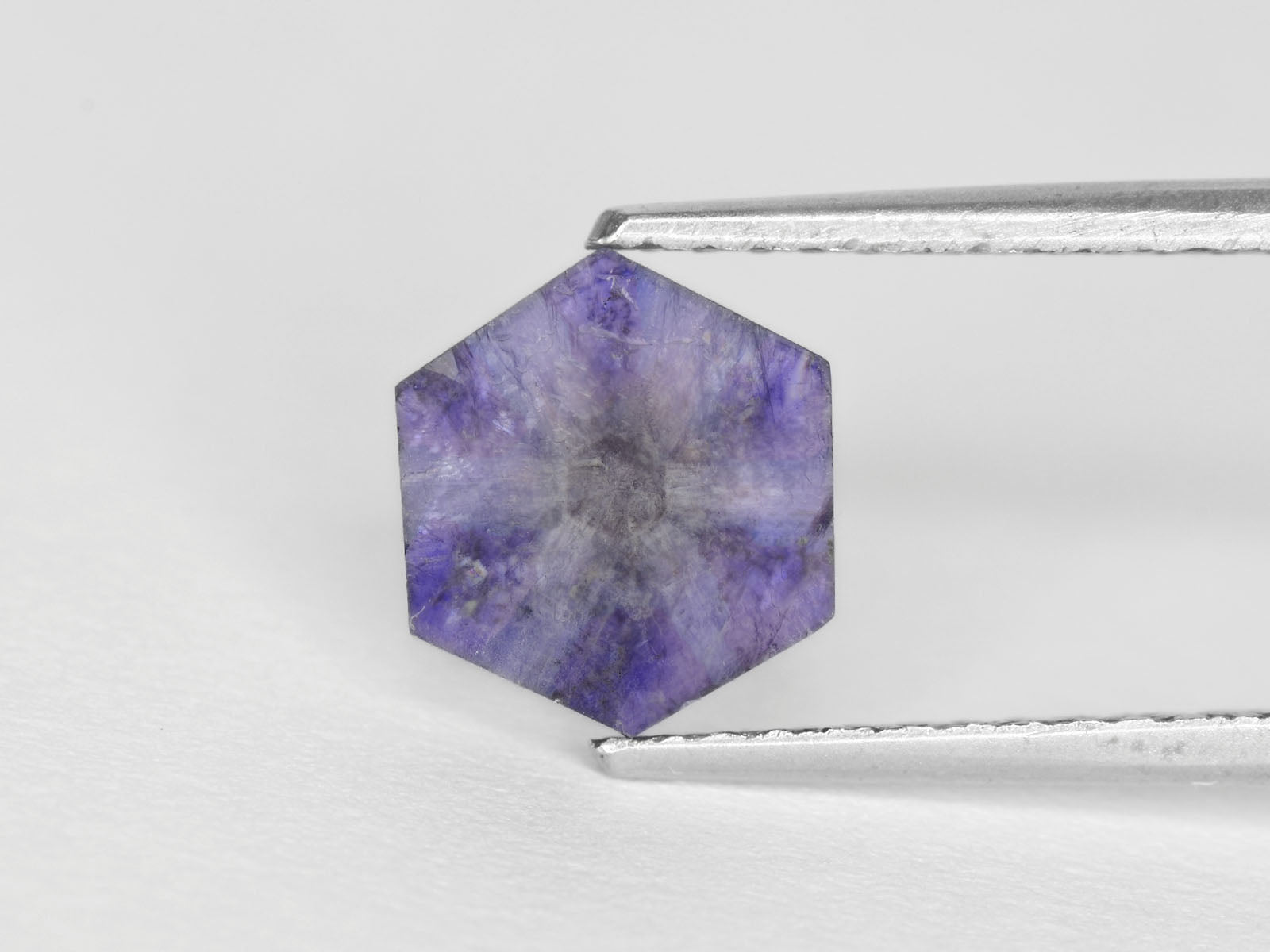 8800323-cabochon-lively-violetish-blue-igi-afghanistan-natural-trapiche-sapphire-3.18-ct