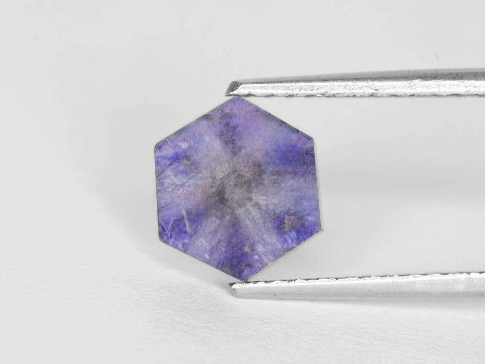 8800323-cabochon-lively-violetish-blue-igi-afghanistan-natural-trapiche-sapphire-3.18-ct