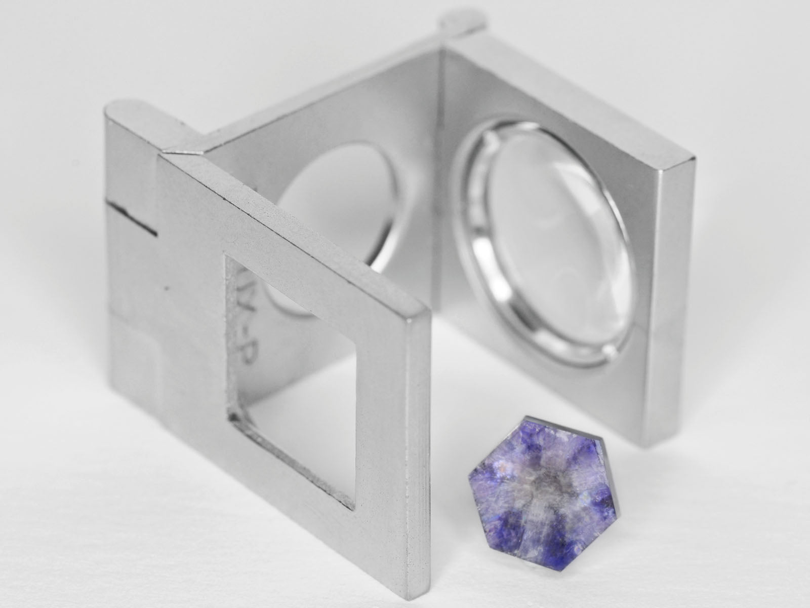 8800323-cabochon-lively-violetish-blue-igi-afghanistan-natural-trapiche-sapphire-3.18-ct