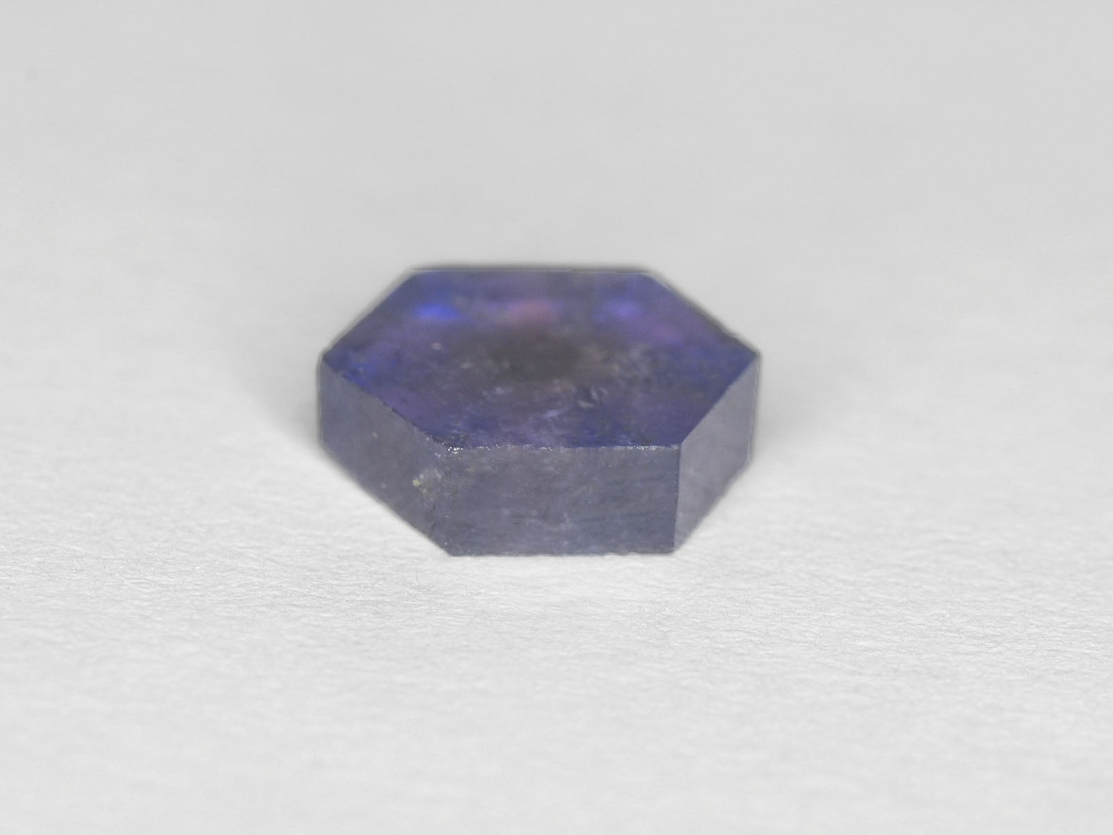 8800323-cabochon-lively-violetish-blue-igi-afghanistan-natural-trapiche-sapphire-3.18-ct