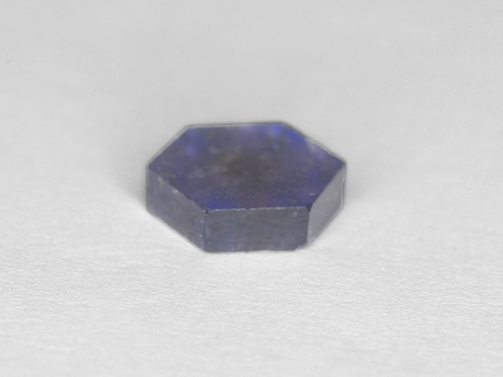 8800323-cabochon-lively-violetish-blue-igi-afghanistan-natural-trapiche-sapphire-3.18-ct