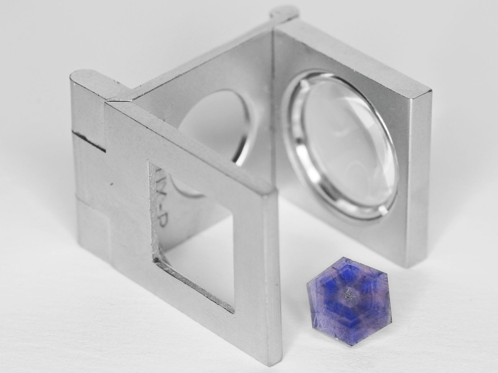 8800324-cabochon-lively-violetish-blue-igi-afghanistan-natural-trapiche-sapphire-2.12-ct