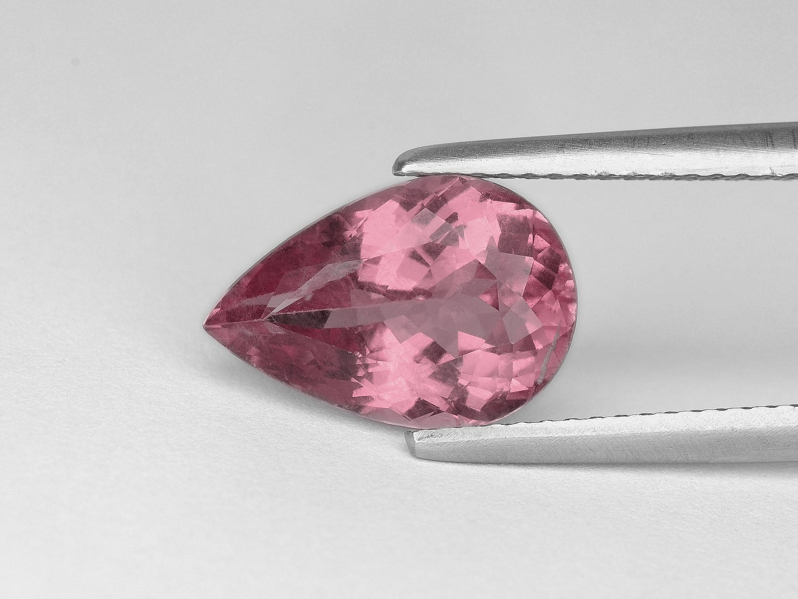 8800018-pear-lustrous-intense-pink-igi-sri-lanka-natural-spinel-4.21-ct