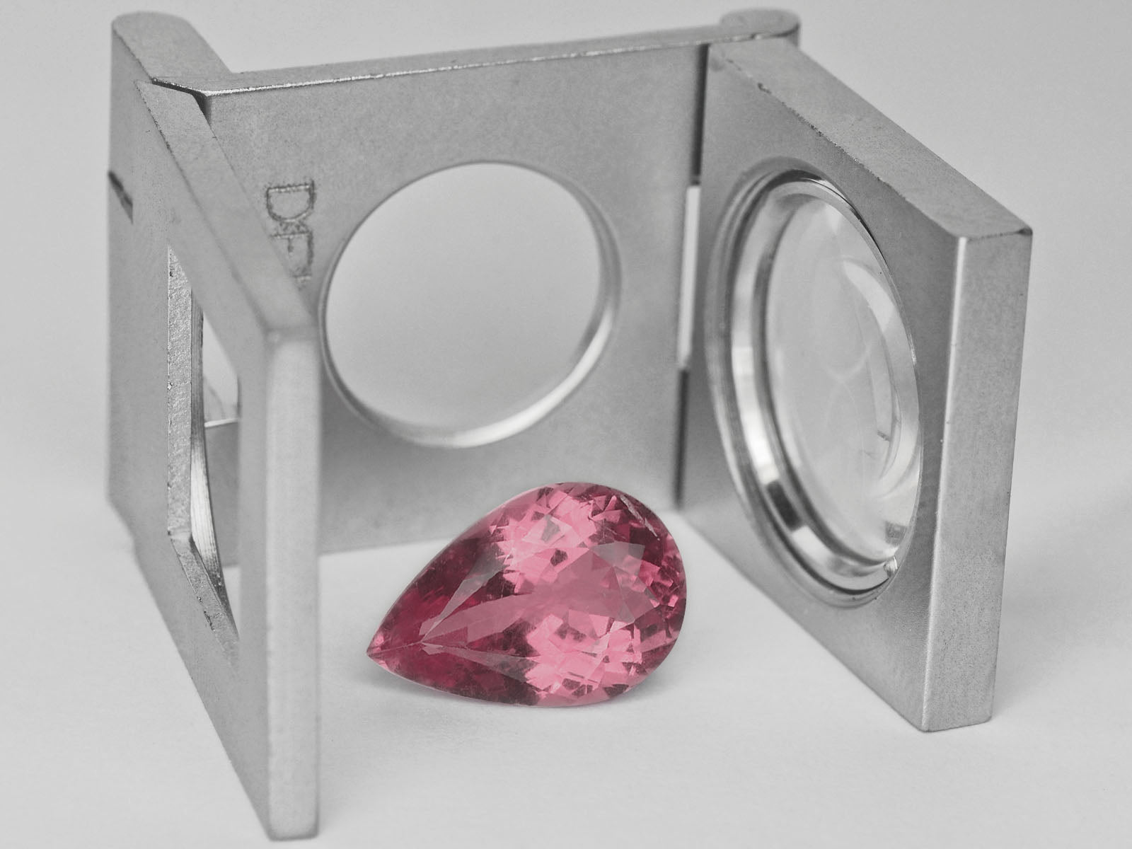 8800018-pear-lustrous-intense-pink-igi-sri-lanka-natural-spinel-4.21-ct