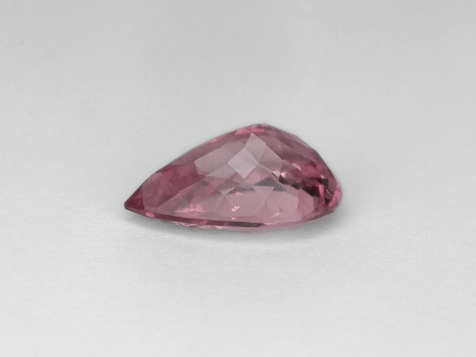 8800018-pear-lustrous-intense-pink-igi-sri-lanka-natural-spinel-4.21-ct