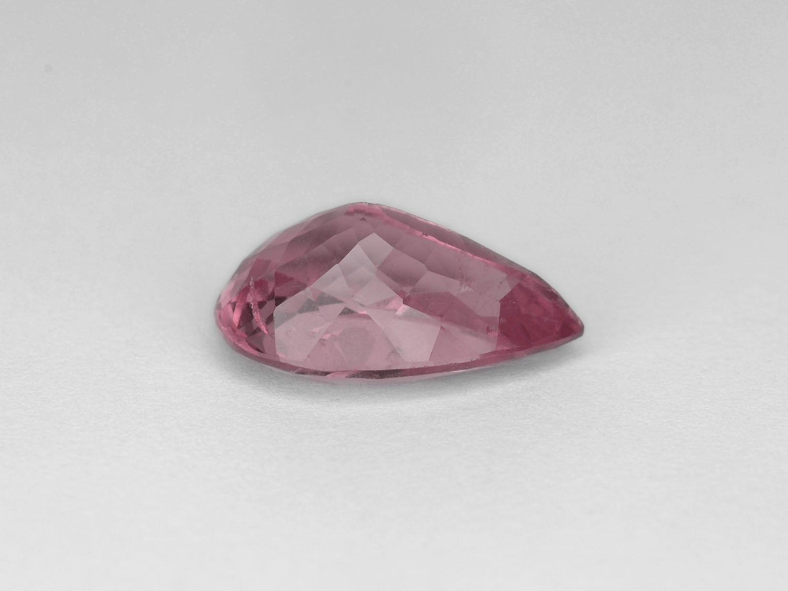 8800018-pear-lustrous-intense-pink-igi-sri-lanka-natural-spinel-4.21-ct