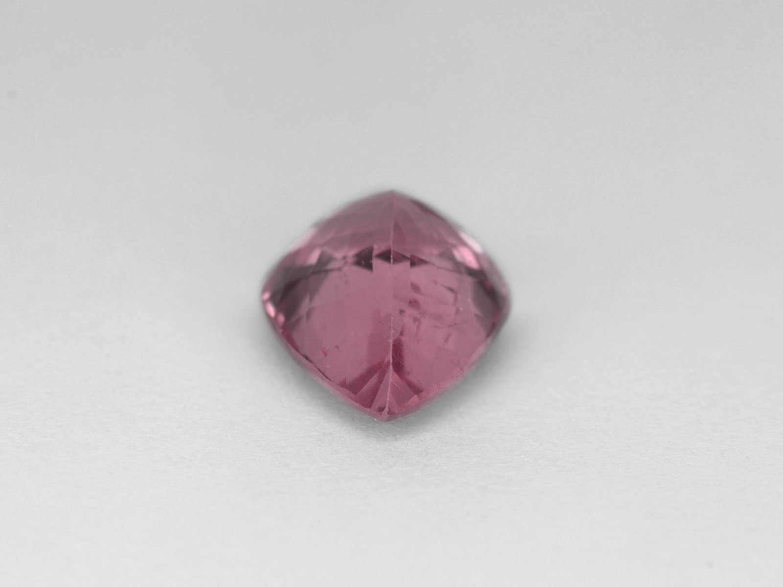 8800018-pear-lustrous-intense-pink-igi-sri-lanka-natural-spinel-4.21-ct