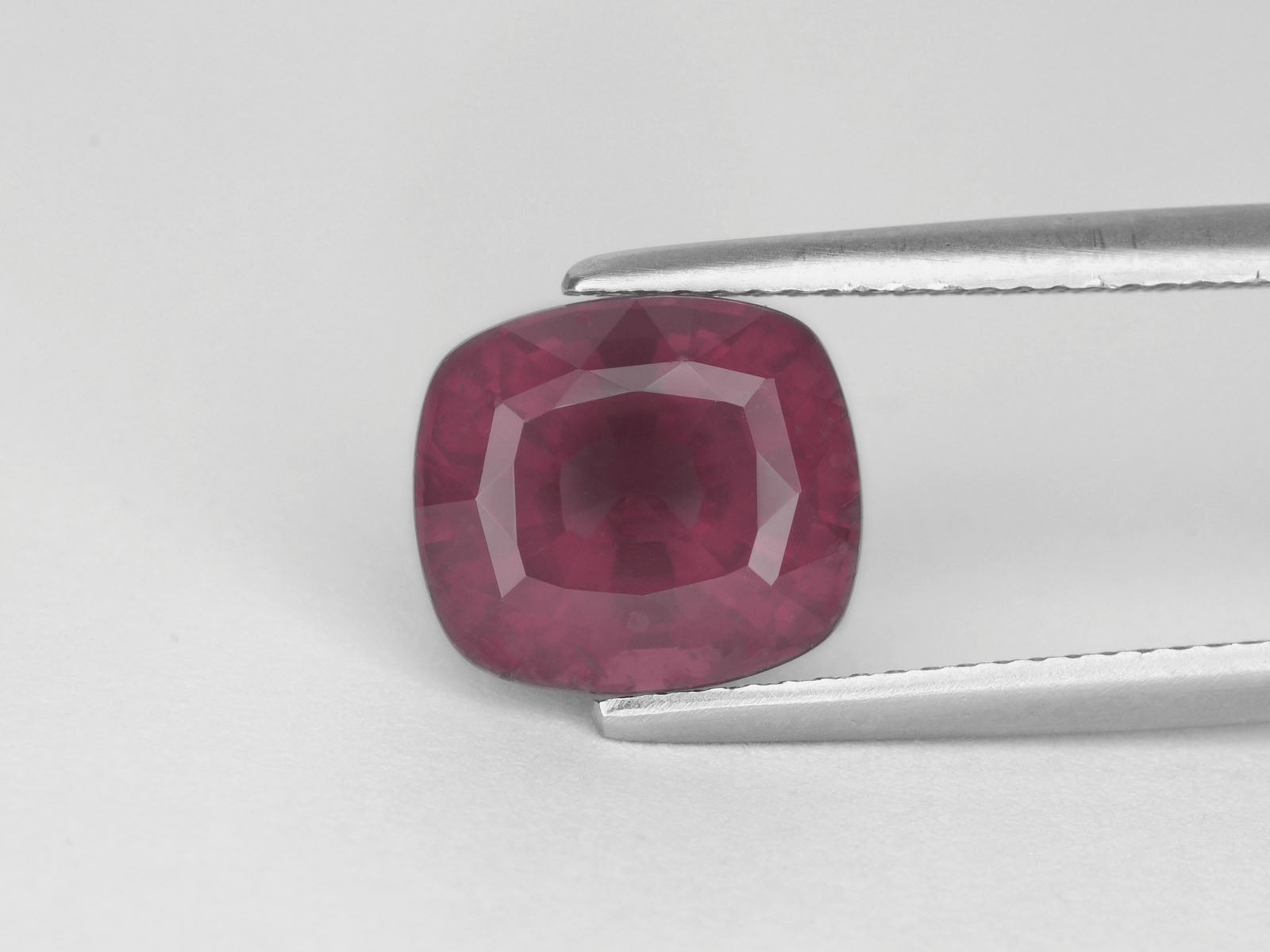8800023-cushion-velvety-neon-purplish-pink-igi-sri-lanka-natural-spinel-5.92-ct
