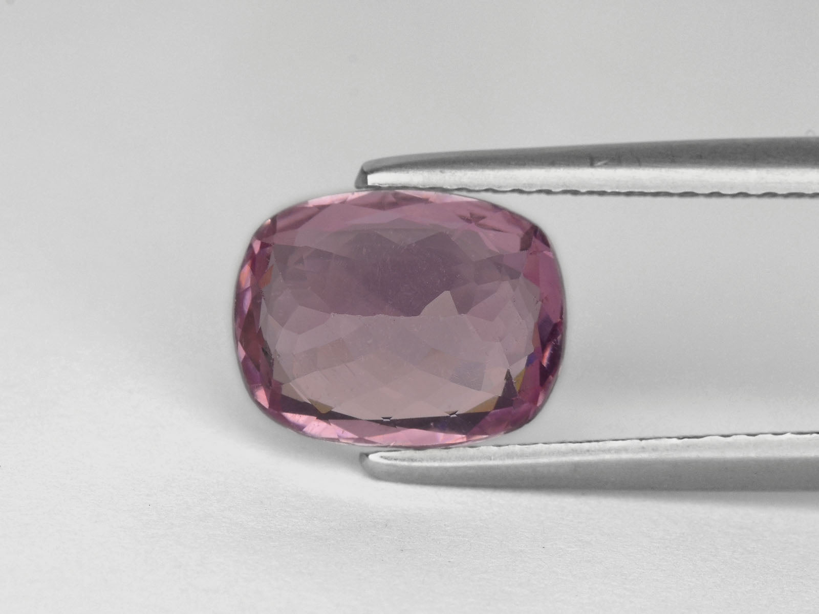 8800029-oval-lustrous-pink-igi-sri-lanka-natural-spinel-3.99-ct