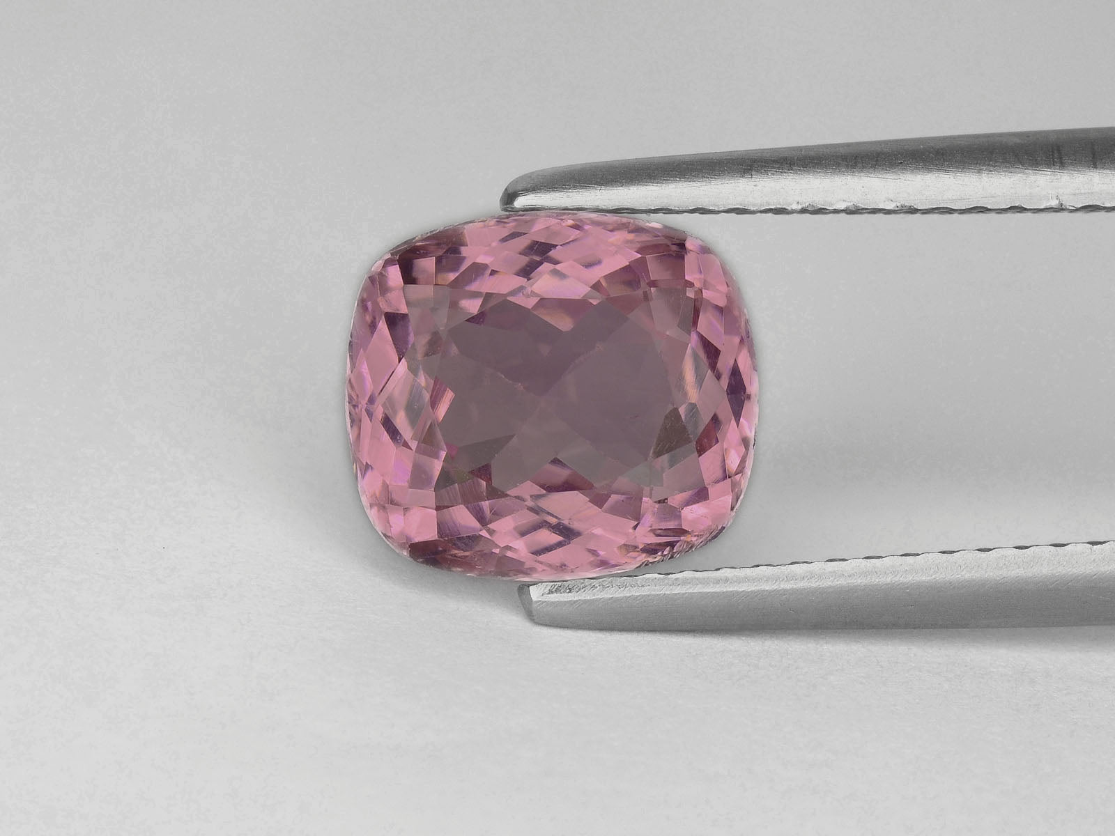 8800030-cushion-lustrous-pink-igi-sri-lanka-natural-spinel-3.59-ct