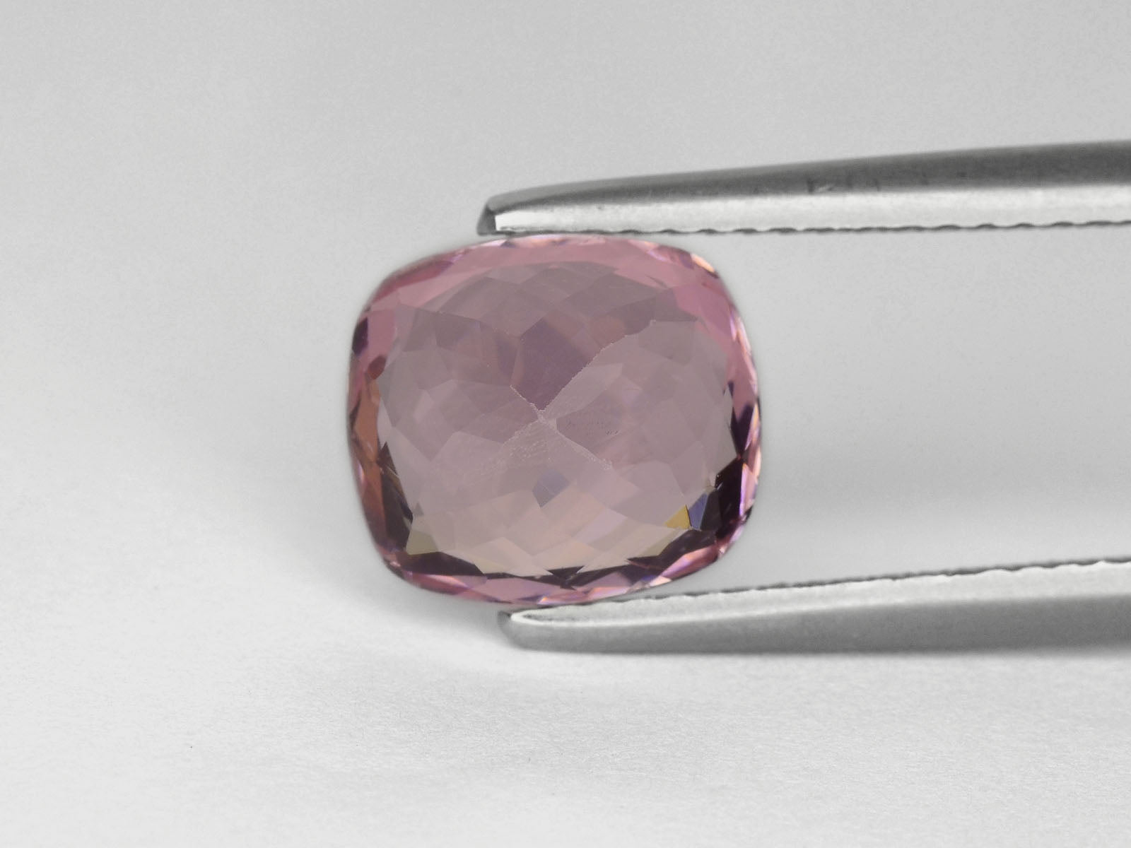 8800030-cushion-lustrous-pink-igi-sri-lanka-natural-spinel-3.59-ct