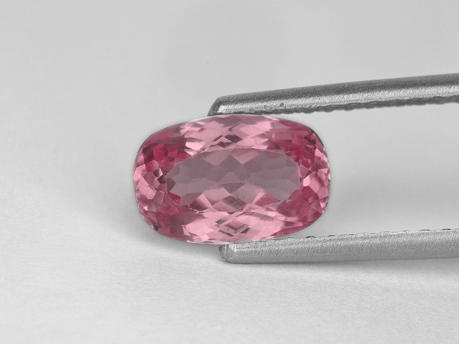 8800047-cushion-bright-pink-igi-sri-lanka-natural-spinel-2.95-ct