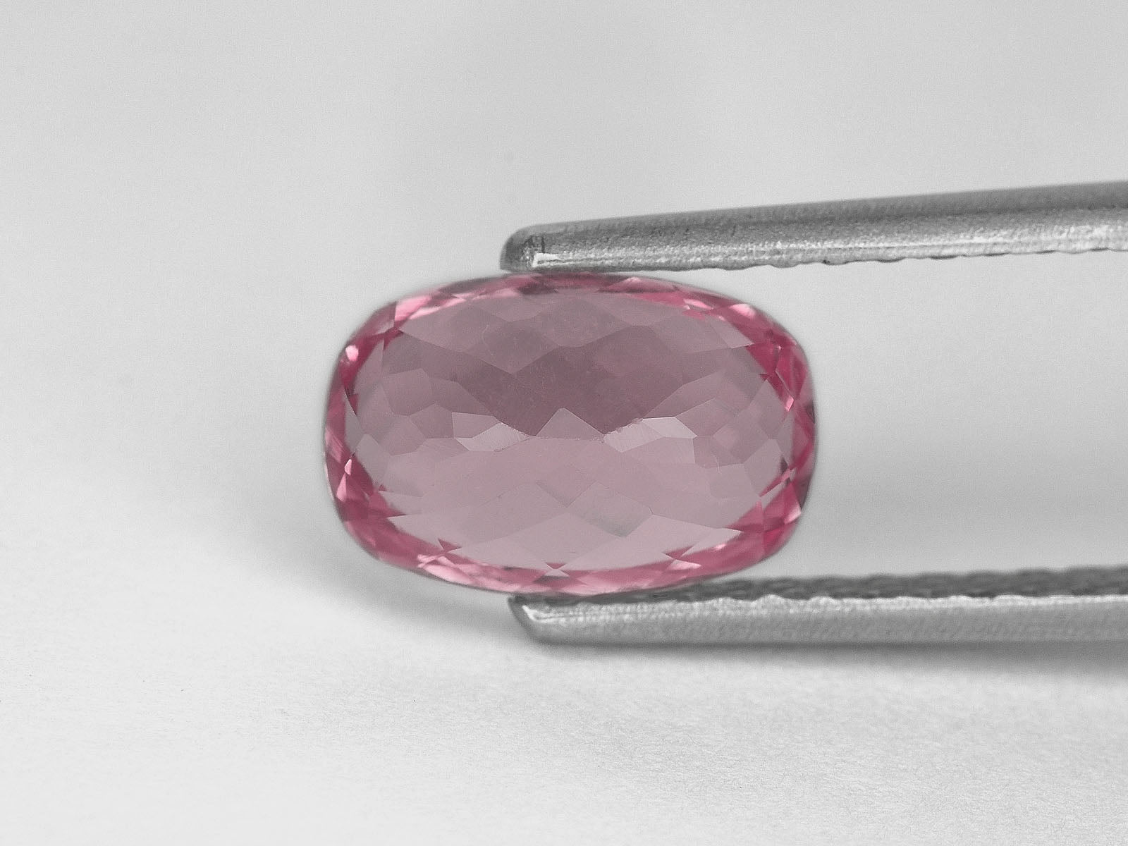 8800047-cushion-bright-pink-igi-sri-lanka-natural-spinel-2.95-ct