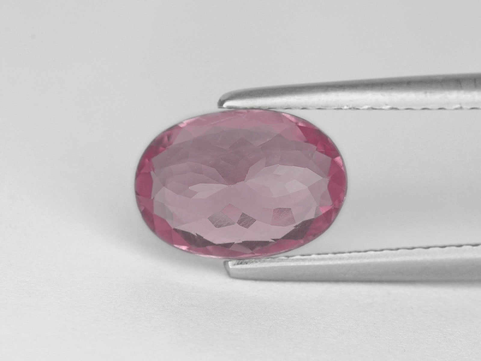 8800048-oval-purplsh-pink-igi-sri-lanka-natural-spinel-3.15-ct