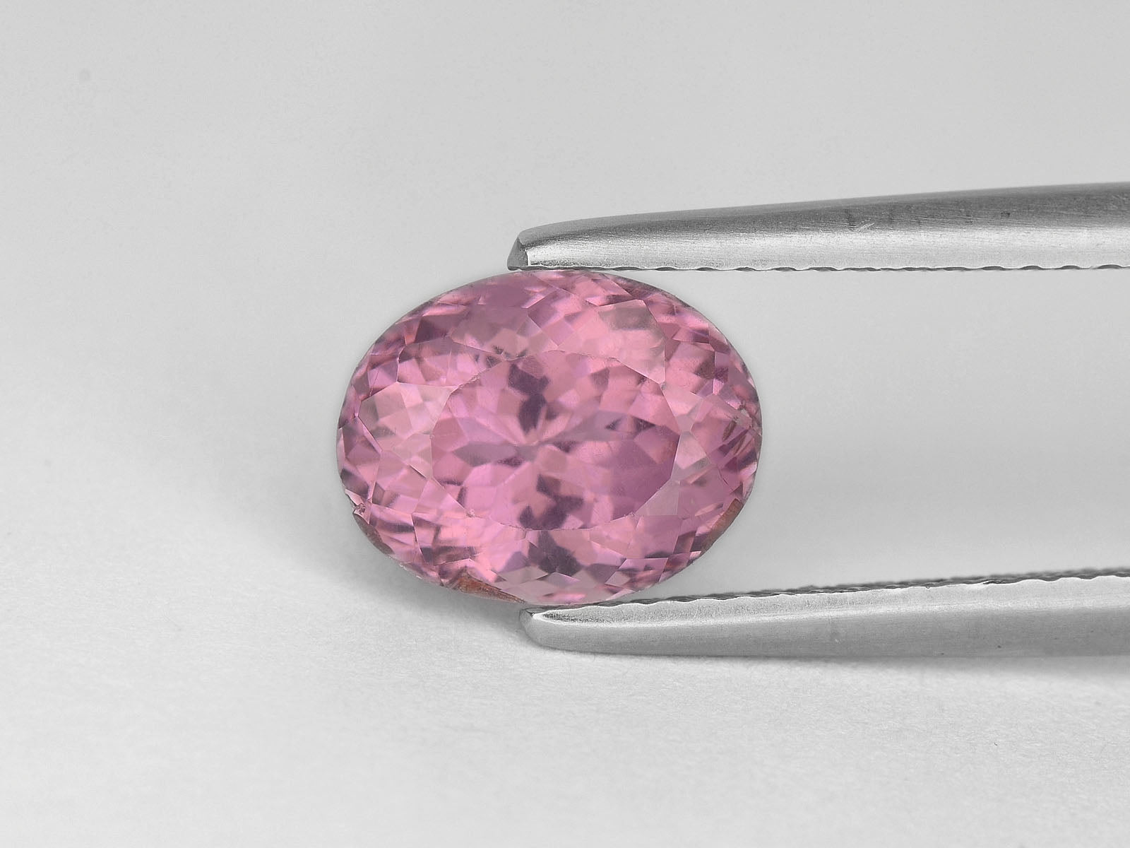 8800050-oval-lustrous-pastel-pink-igi-sri-lanka-natural-spinel-3.28-ct
