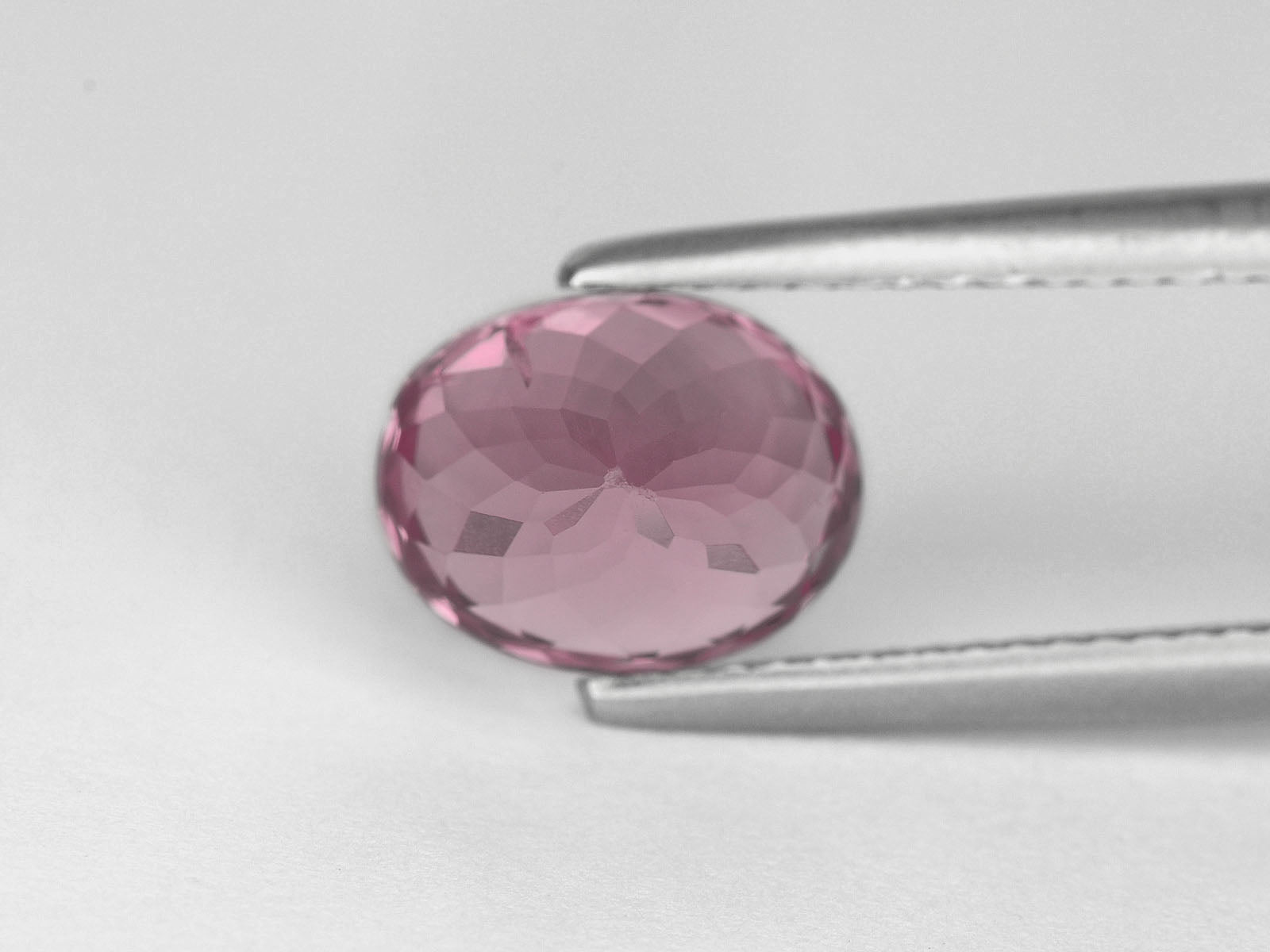 8800050-oval-lustrous-pastel-pink-igi-sri-lanka-natural-spinel-3.28-ct