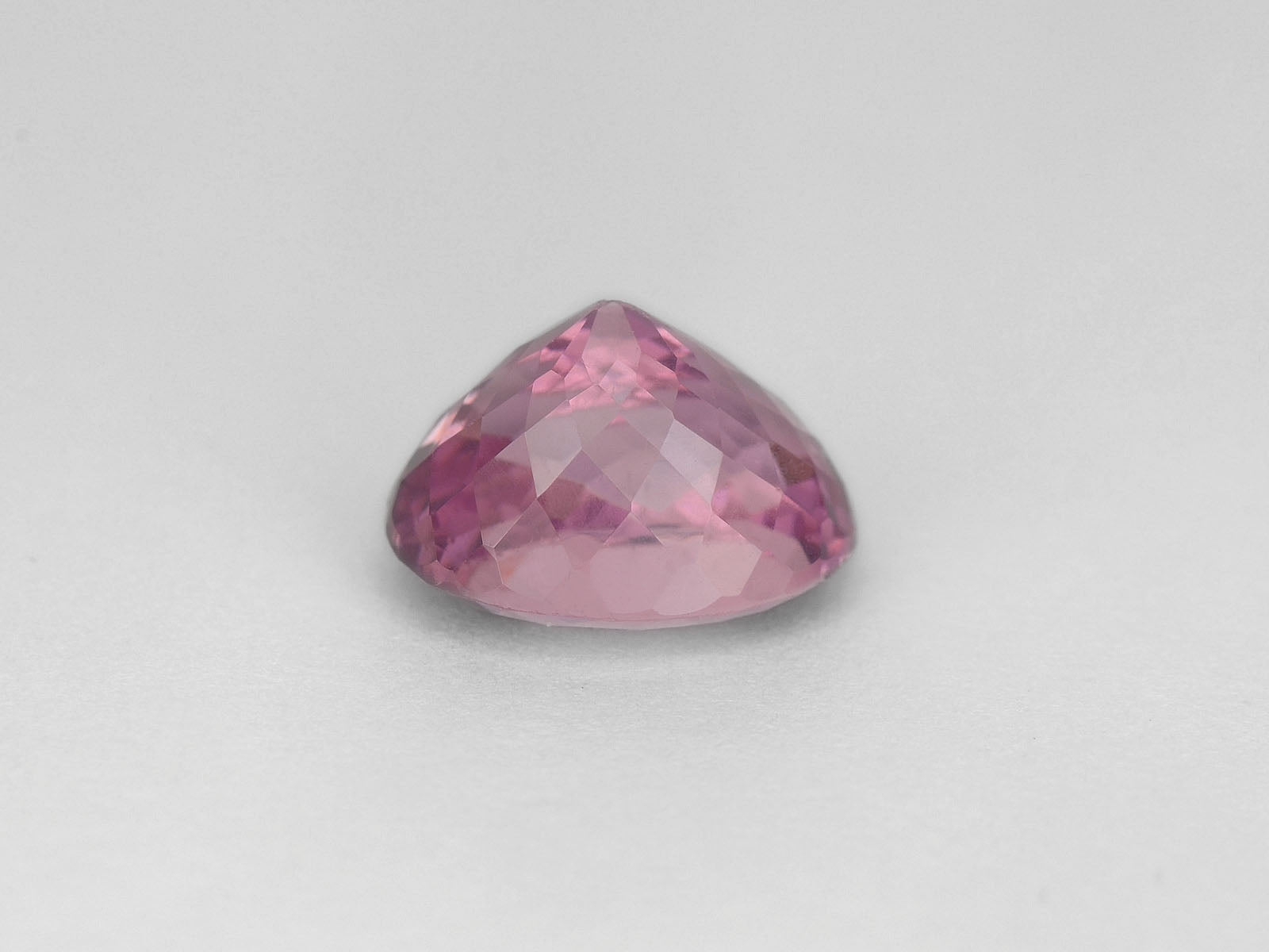 8800050-oval-lustrous-pastel-pink-igi-sri-lanka-natural-spinel-3.28-ct