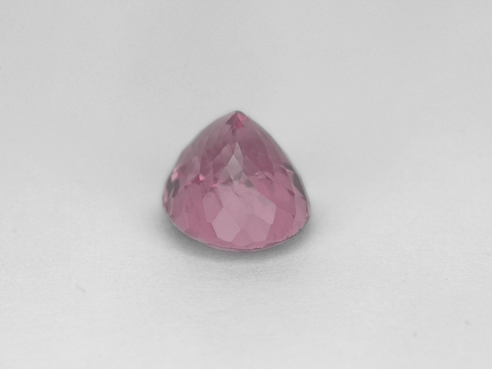8800050-oval-lustrous-pastel-pink-igi-sri-lanka-natural-spinel-3.28-ct