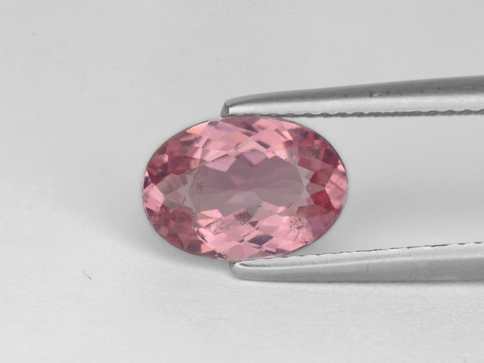 8800052-oval-lustrous-pastel-pink-igi-sri-lanka-natural-spinel-2.54-ct