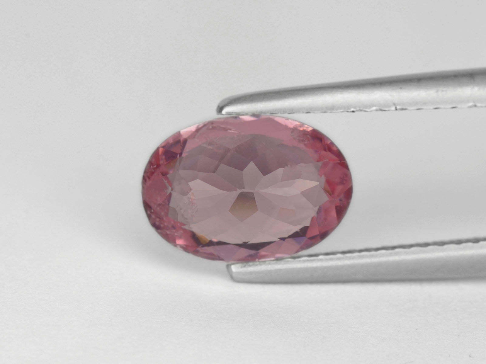 8800052-oval-lustrous-pastel-pink-igi-sri-lanka-natural-spinel-2.54-ct