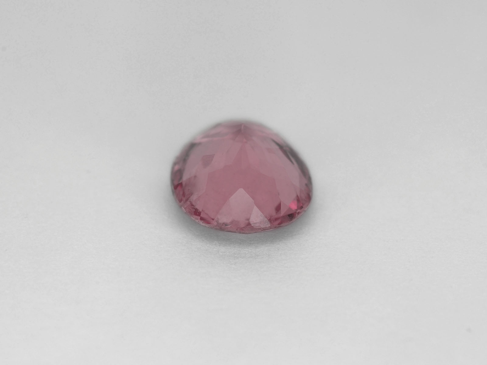 8800052-oval-lustrous-pastel-pink-igi-sri-lanka-natural-spinel-2.54-ct