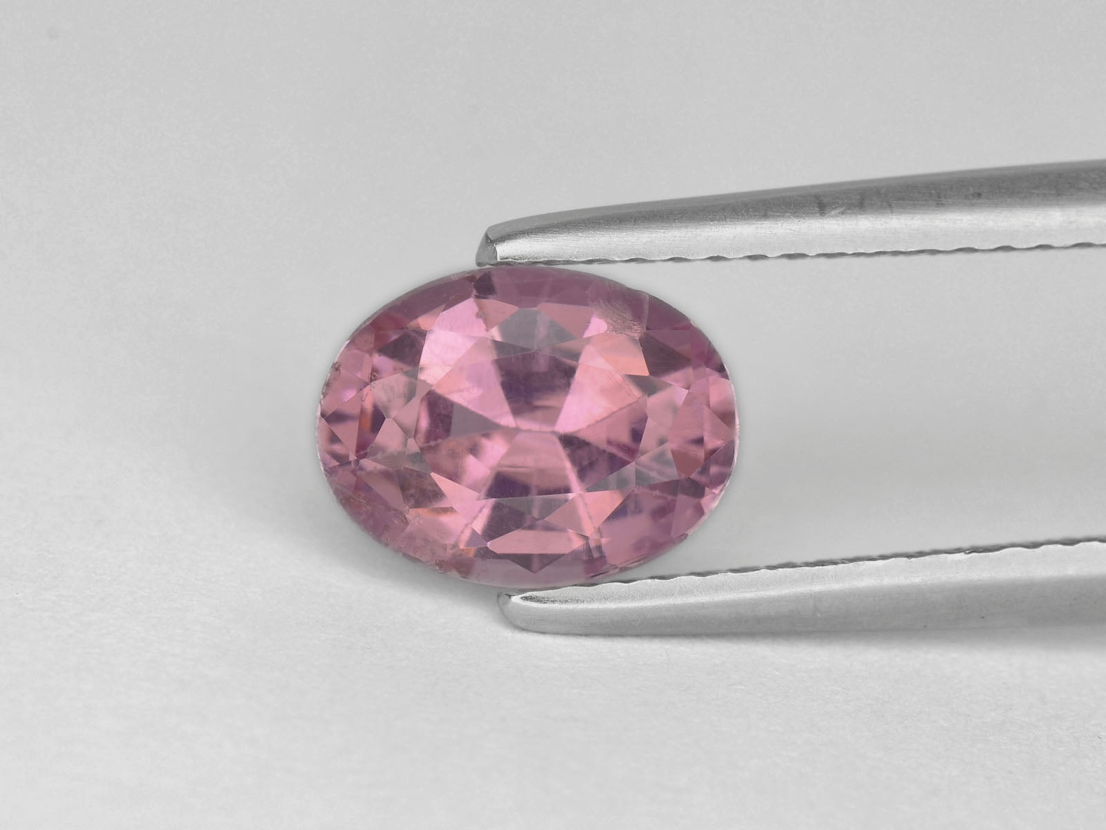 8800054-oval-pastel-pink-igi-sri-lanka-natural-spinel-2.17-ct