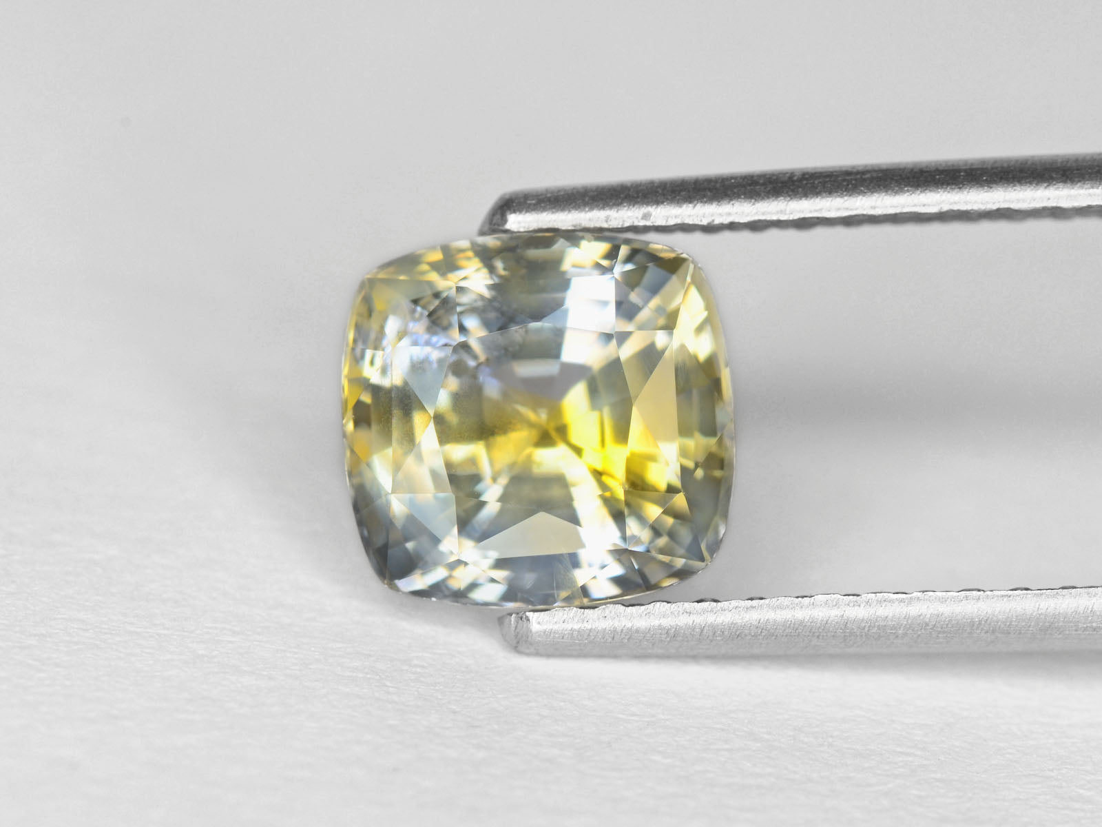 8800301-cushion-yellow-&-light-blue-bi-color-igi-sri-lanka-natural-other-fancy-sapphire-4.49-ct