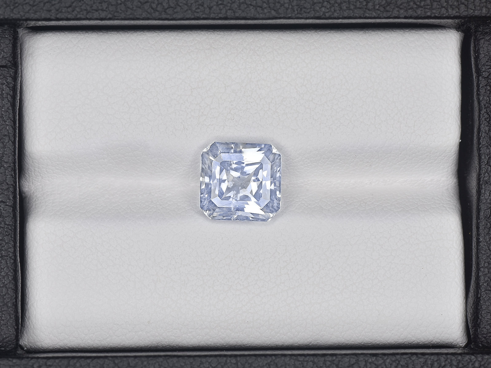 8801930-octagonal-near-colorless-very-light-blue-grs-kashmir-natural-white-sapphire-3.35-ct