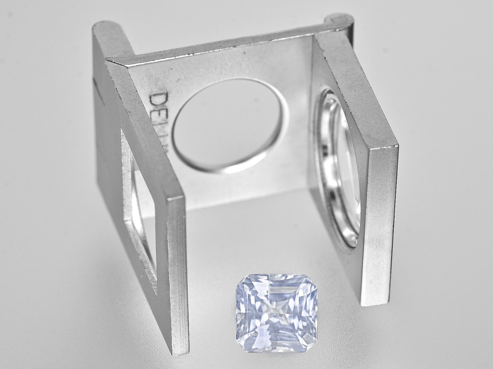 8801930-octagonal-near-colorless-very-light-blue-grs-kashmir-natural-white-sapphire-3.35-ct