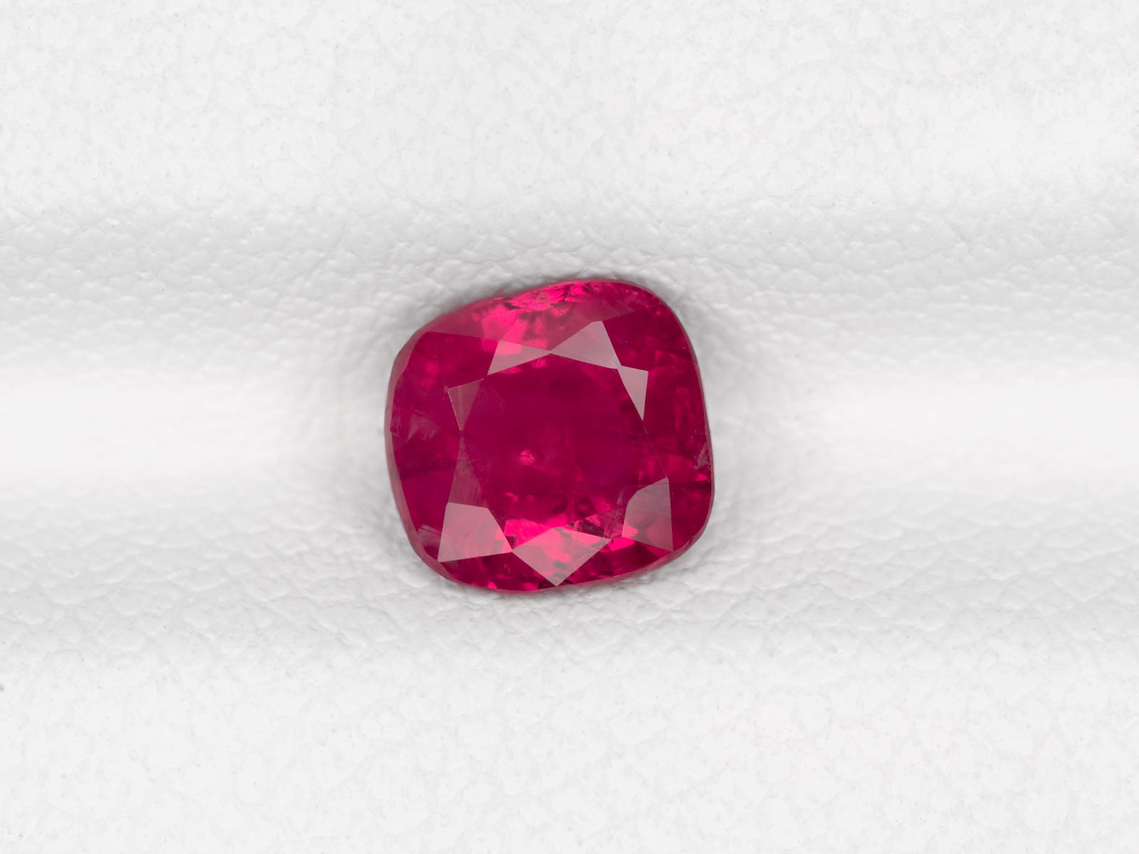 8800380-cushion-velvety-pinkish-red-grs-igi-burma-natural-ruby-1.06-ct