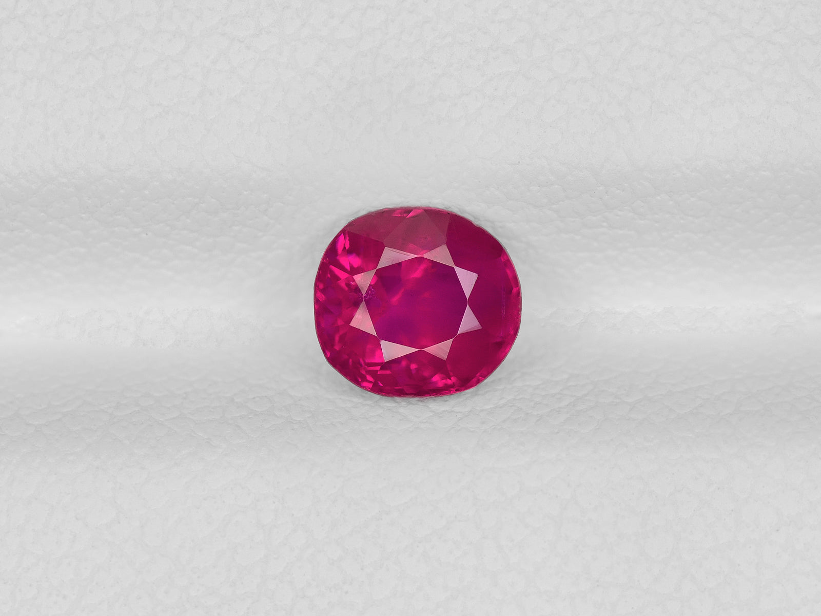 8800928-oval-rich-velvety-pinkish-red-gia-burma-natural-ruby-1.03-ct