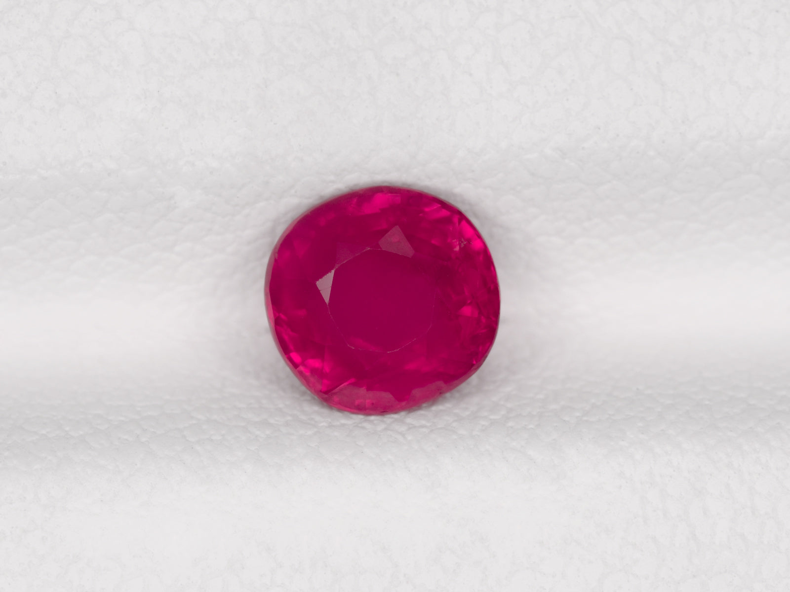 8800382-oval-deep-pinkish-red-grs-igi-burma-natural-ruby-1.14-ct