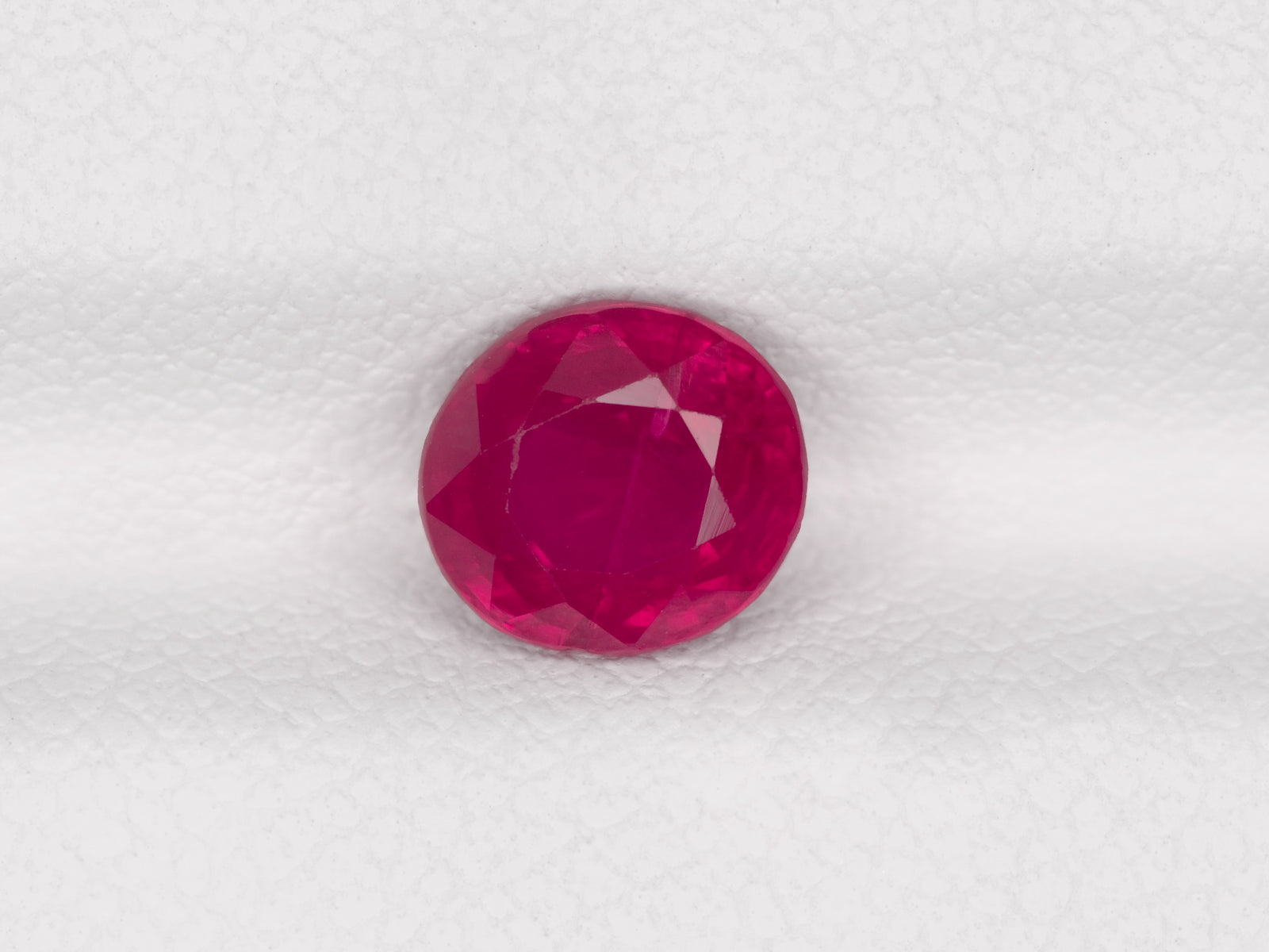 8800384-oval-velvety-pinkish-red-grs-igi-burma-natural-ruby-1.38-ct