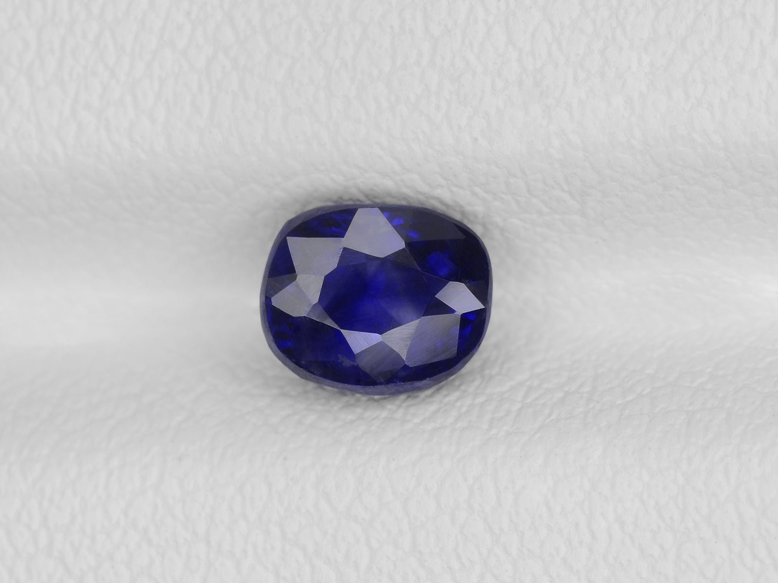 8800707-oval-ink-blue-igi-madagascar-natural-blue-sapphire-1.21-ct