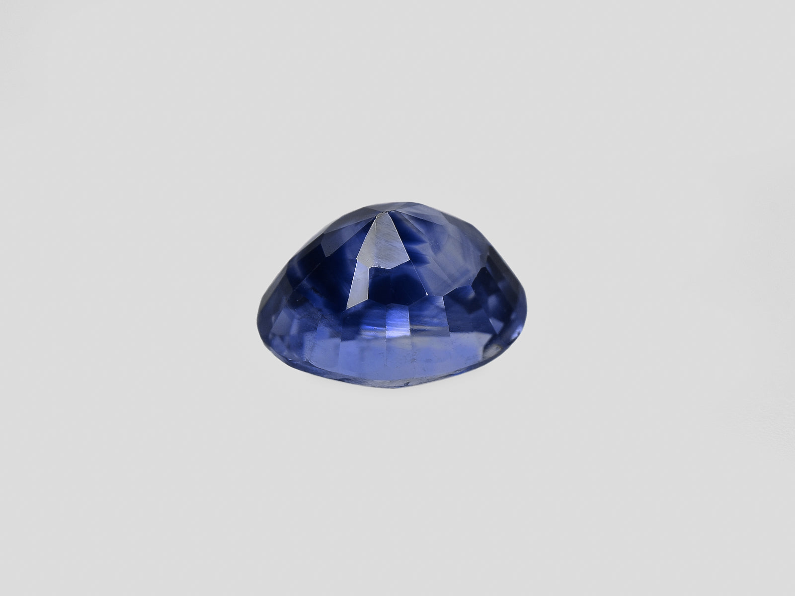 8801163-oval-dark-blue-color-zoning-gia-madagascar-natural-blue-sapphire-1.69-ct
