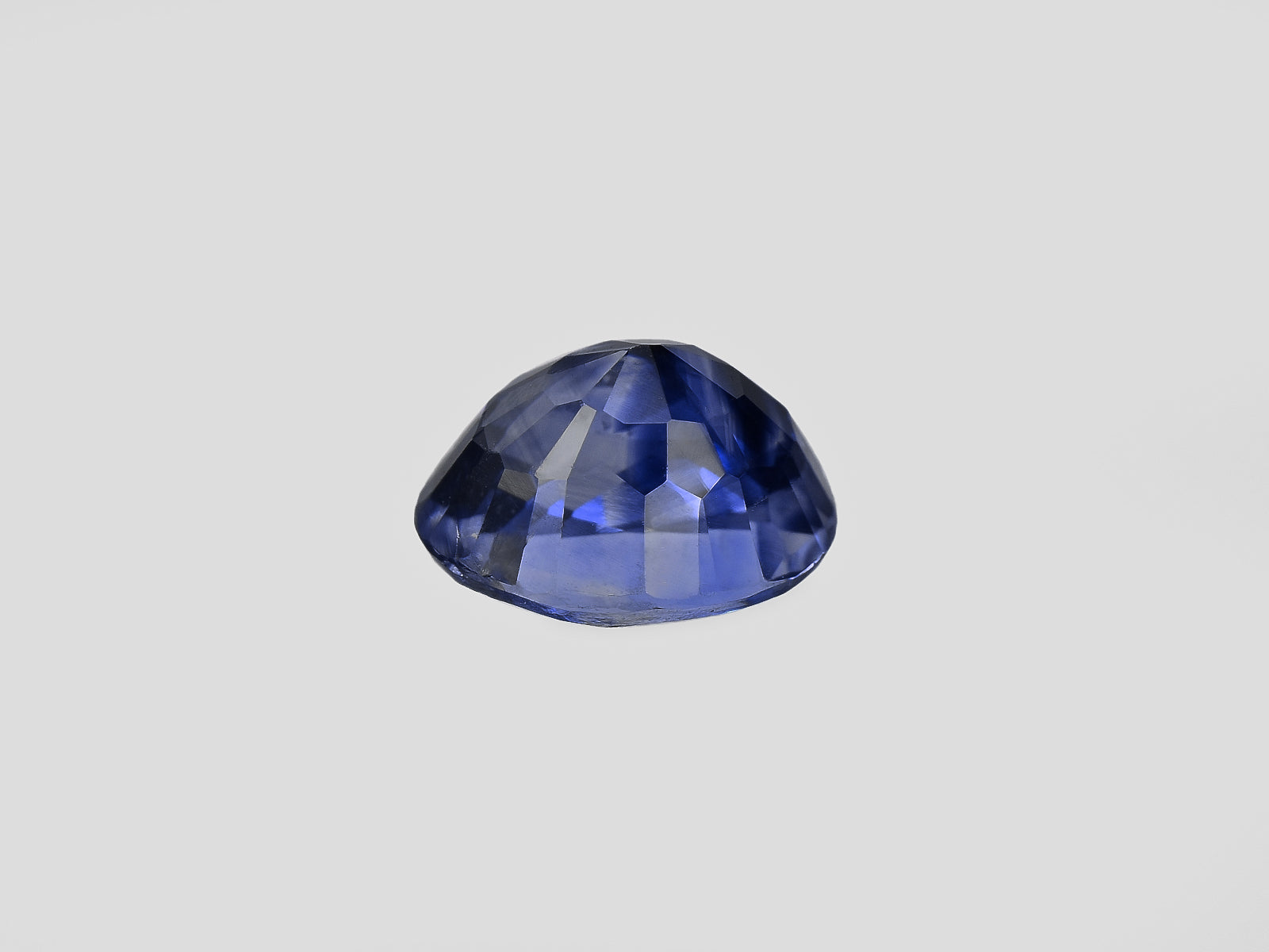 8801163-oval-dark-blue-color-zoning-gia-madagascar-natural-blue-sapphire-1.69-ct