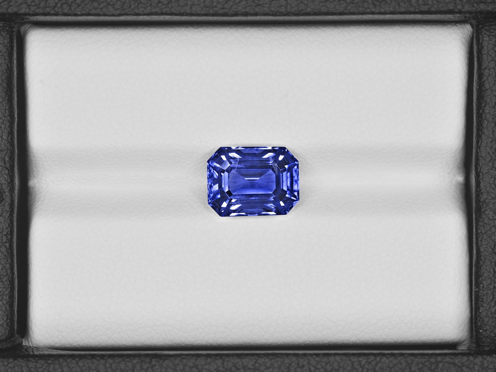 8801403-octagonal-intense-blue-grs-sri-lanka-natural-blue-sapphire-3.56-ct